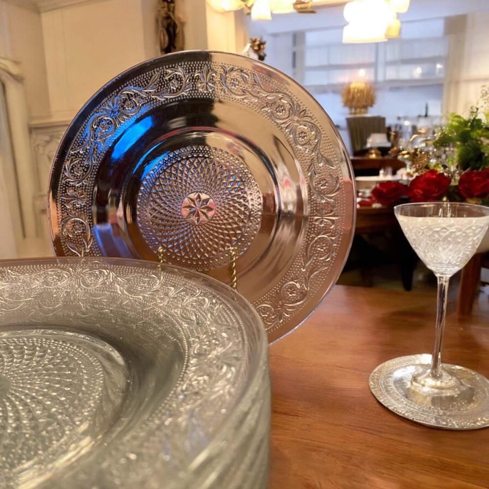 Set of 9 Vintage KIG Indonesia Pressed Glass Plates 9” Diamond Dot Fleur De Lis - Picture 2 of 9